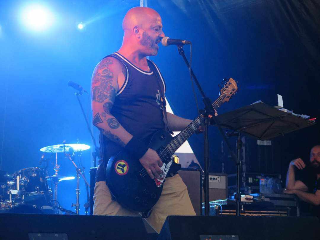 Hugo — Voz e Guitarra